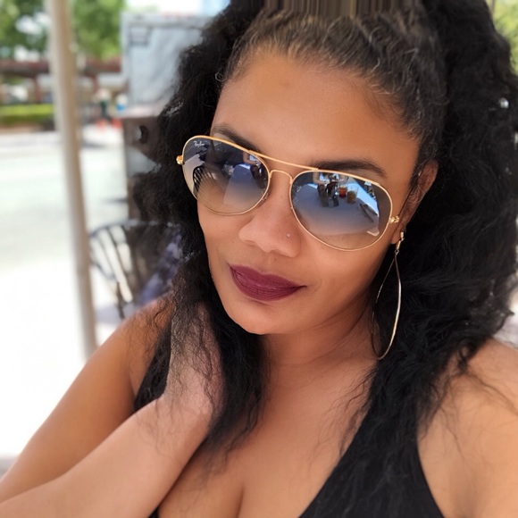 Meet your Posher, Davina - Picture 1 of 1